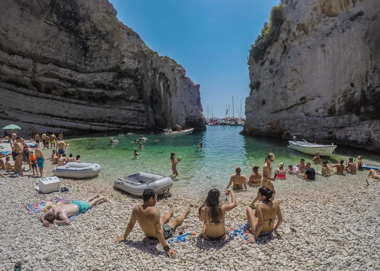 Luana Villa Vis